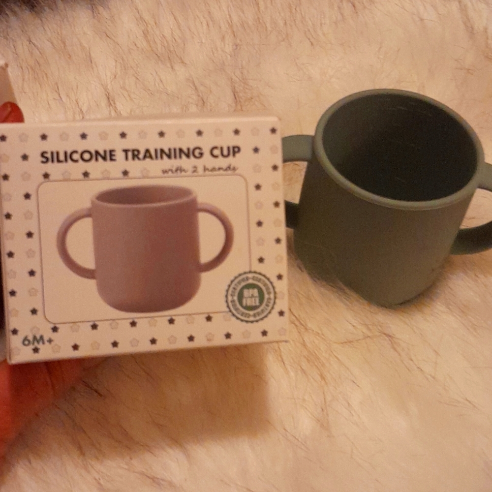 Silicone training cup.